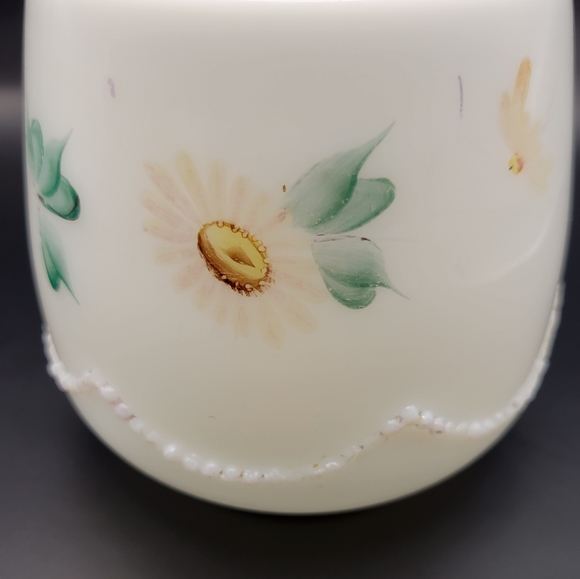 Heisey Beaded Drape Milk Glass Early American Decorative Glass. Set of 2. - Picture 10 of 16